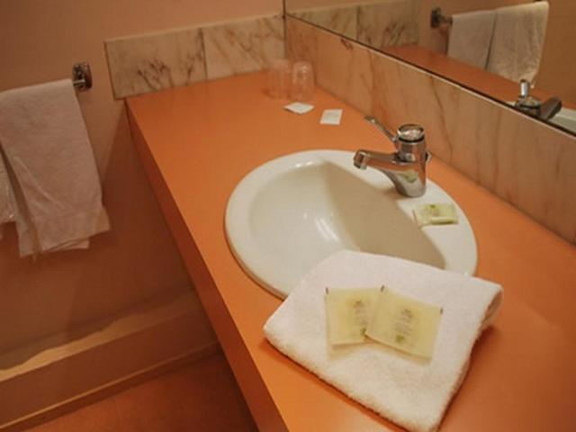 Logis Hotel & Restaurant - Le Normandie Caudebec-en-Caux Pokój zdjęcie
